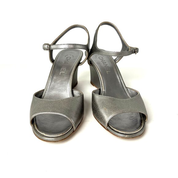 Authentic CHANEL Pearl CC Logo Silver Leather 2016 Wedge Sandals 38.5C 8 - Picture 5 of 15